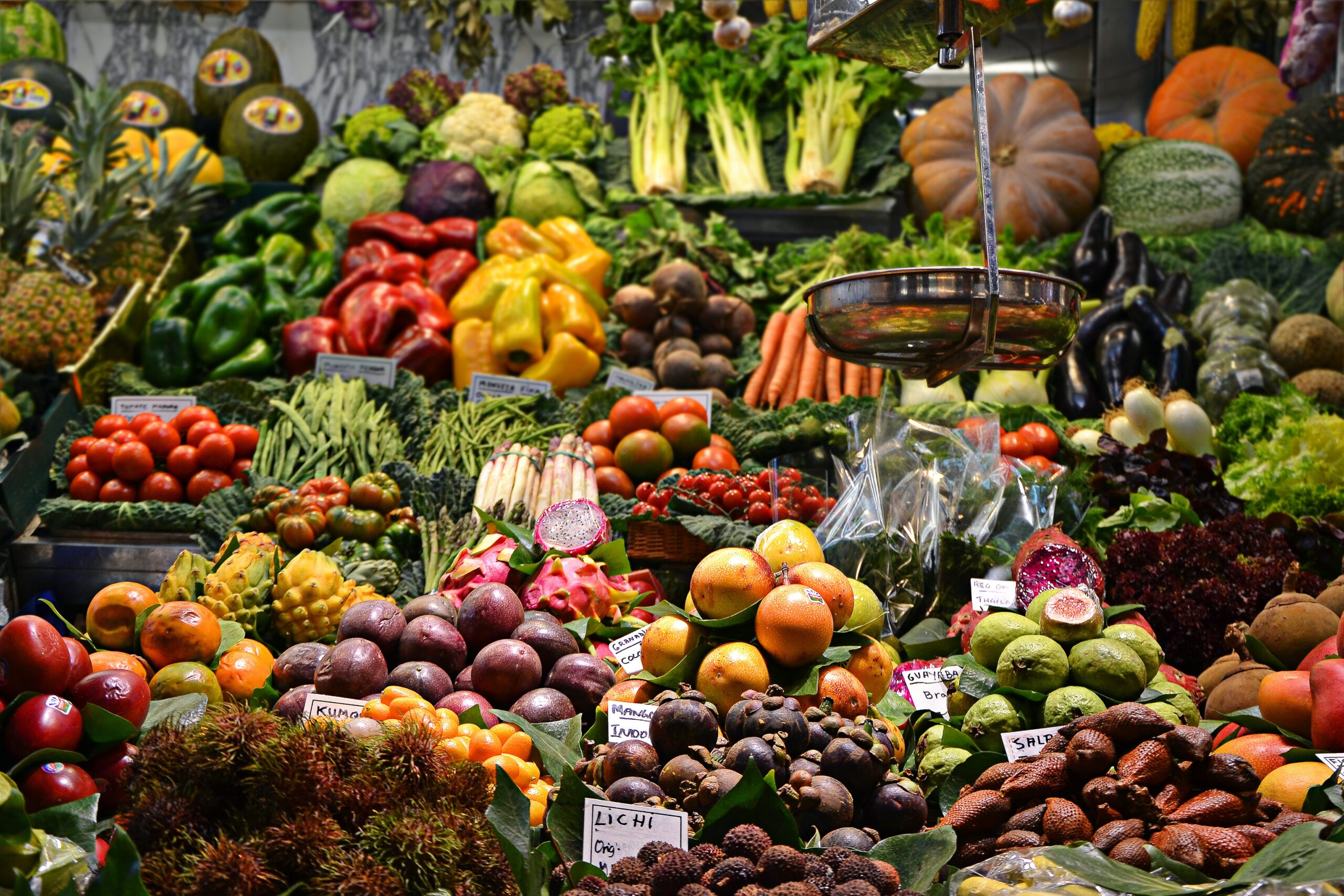 Obst- und Gemüsestand auf Markt